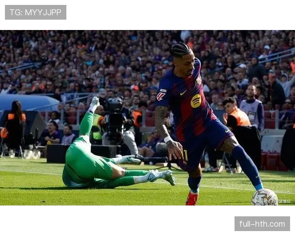 巴萨进攻层次缺失及配合停滞现象，赛季表现稳定性面临考验